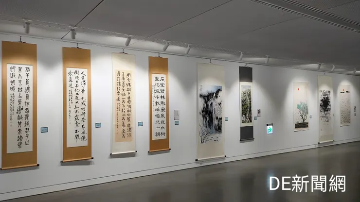 新東方現代書畫家協會聯展作品極富創作性。(記者曾金萬/基隆拍攝)
