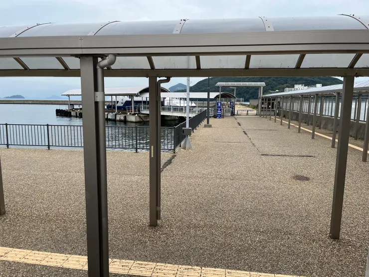 9號碼頭，定期船