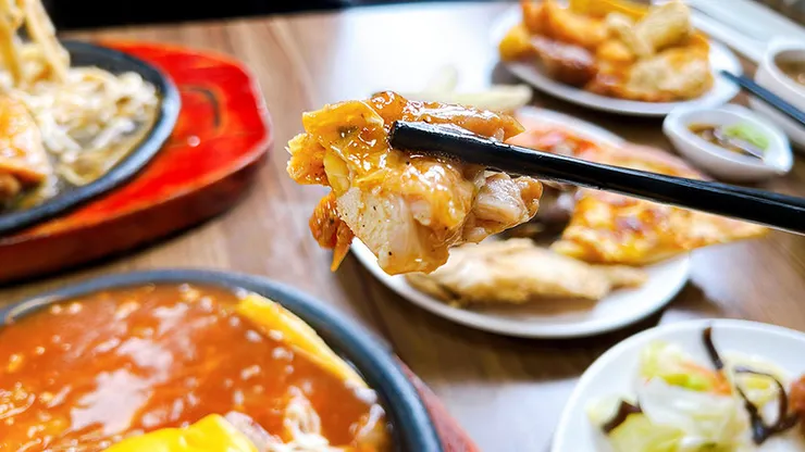 桃園吃到飽推薦│饗厚牛排桃園店:百元預算爽吃百道料理自助吧!