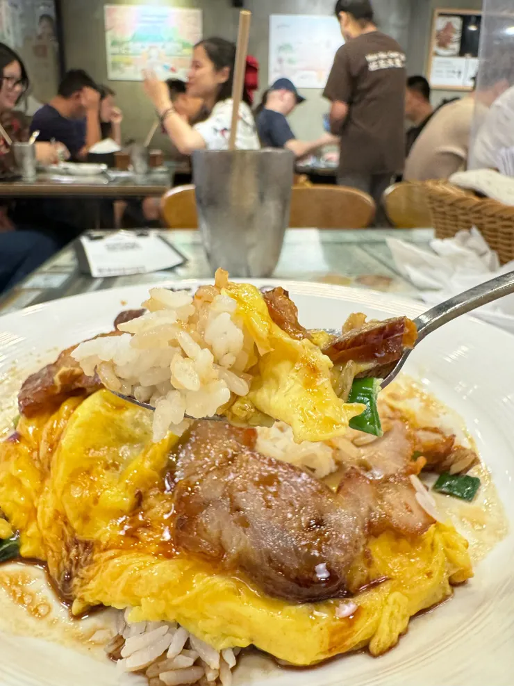 滑蛋叉燒飯，被我拍得不是很可口