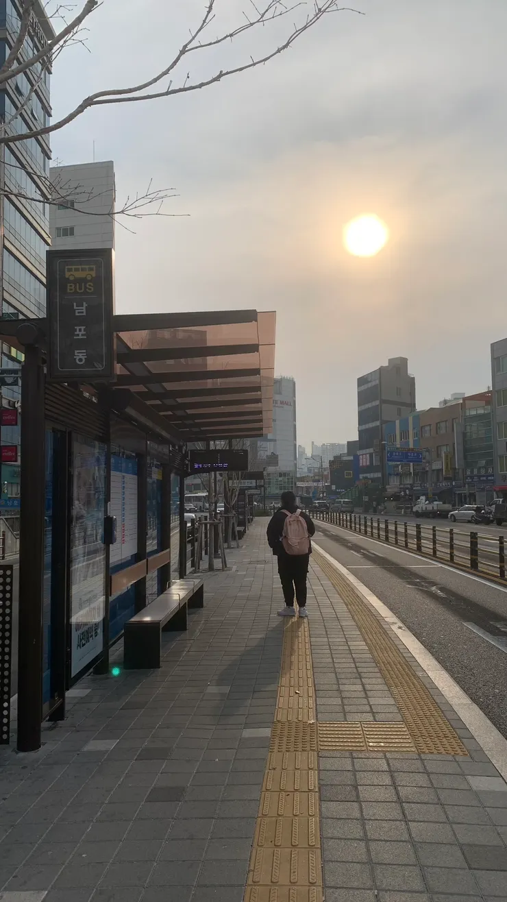 如果是放假的本地人，不可能太早起吧。