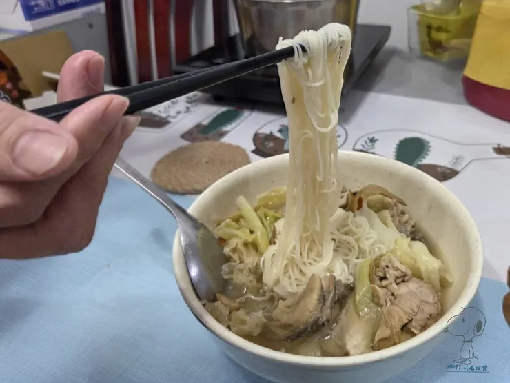 麵線跟麻油雞真的超搭的～