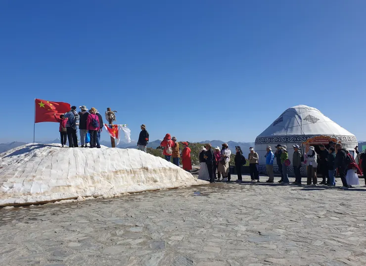 打卡點2：和國旗合照