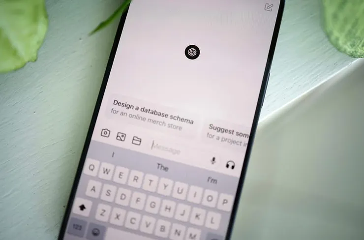 GPT＋的訂閱戶也能成為首批試用新模型的用戶，像是近期剛推出的 o1-preview 以及 o1-mini。Photo by Solen Feyissa on Unsplash
