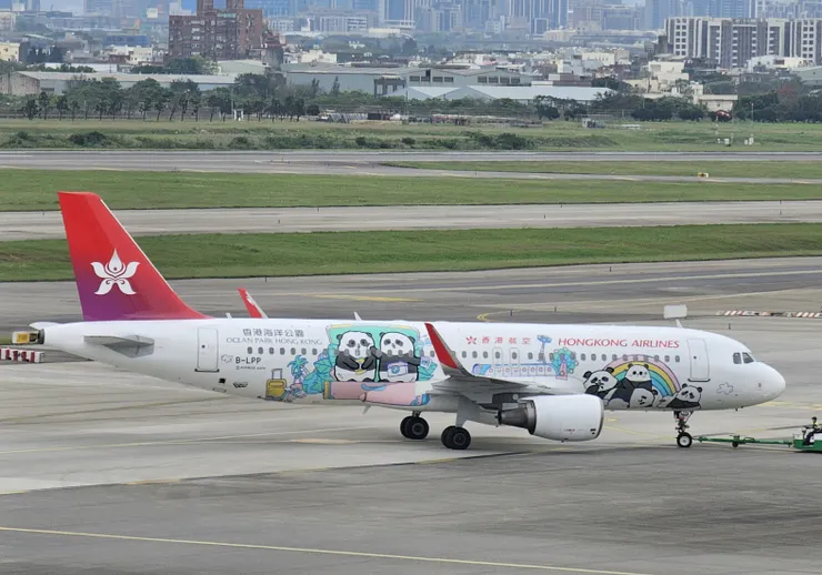 香港航空的香港海洋公園彩繪機好可愛!機型是空中巴士A320窄體單走道客機!