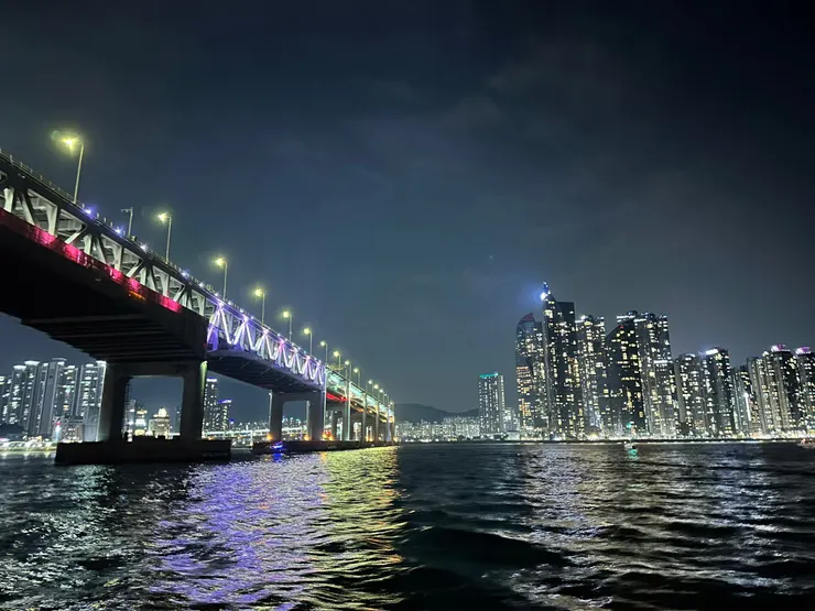 搭乘Yacht Holic 遊艇欣賞廣安大橋