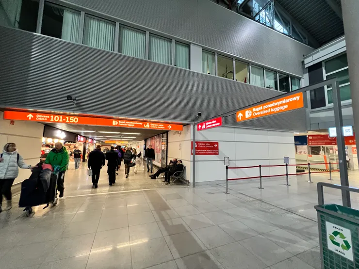 海關的紅色招牌