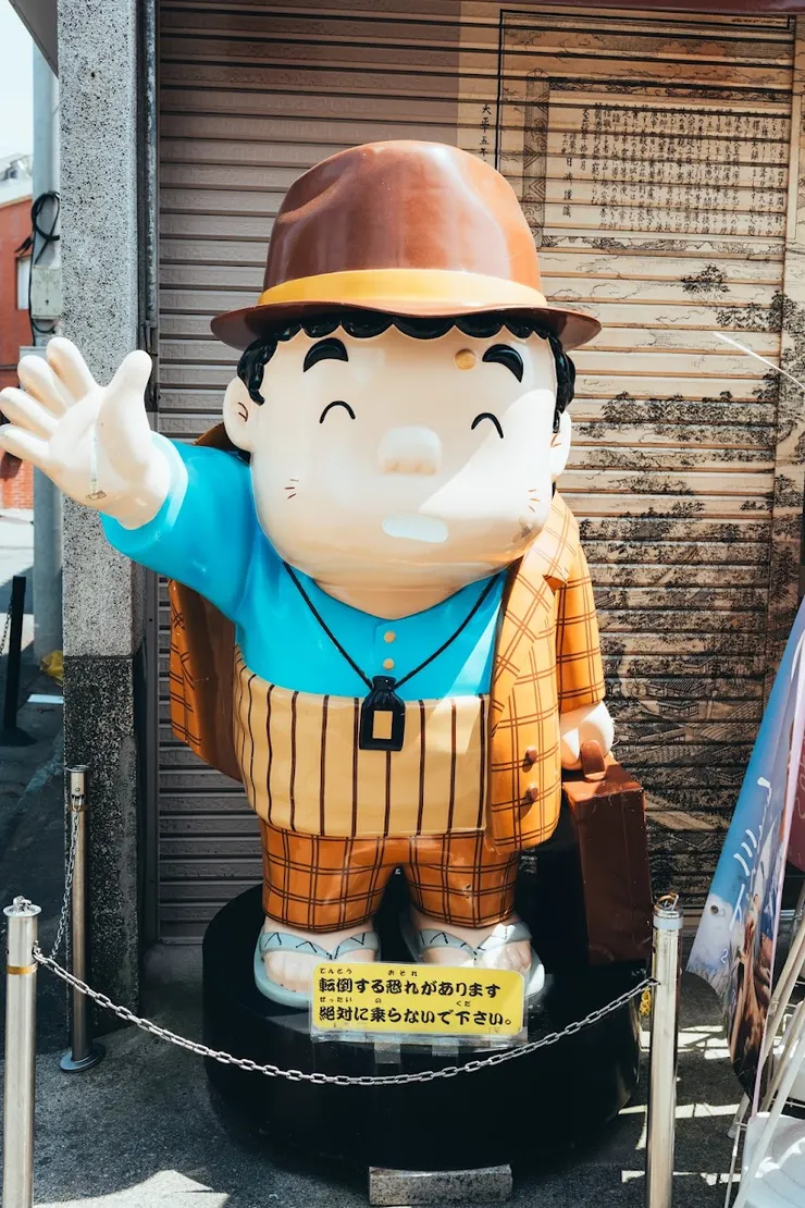 阿寅是這裡的頭號知名人物，到處都可以看到它的形象造景