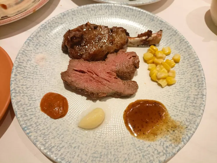 牛排、豬排我覺得中規中矩，正常表現，想吃可以拿。