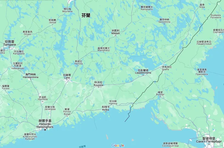 在左下方找到赫爾辛基，在右下方找到聖彼得堡。SAIMAA湖區由島嶼構成，與俄國的國界線就在不遠的東邊。
