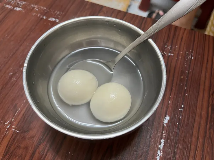 不知道是花生還是芝麻湯圓,好可愛。