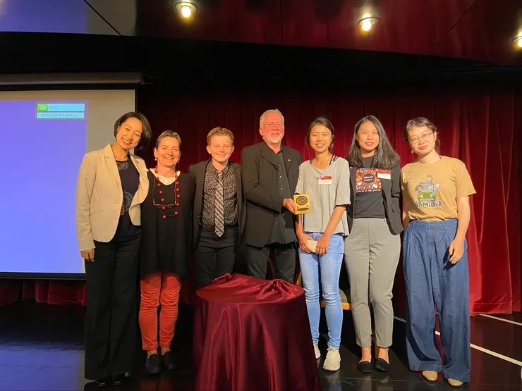 ICAN 曾獲得諾貝爾獎，第一次看到諾貝爾獎牌