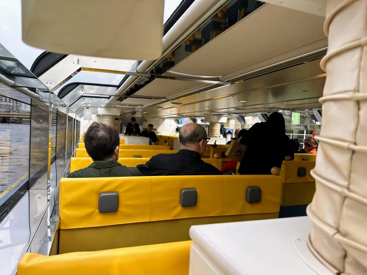 玻璃船沒有異味，舒服的吹冷氣遊船河