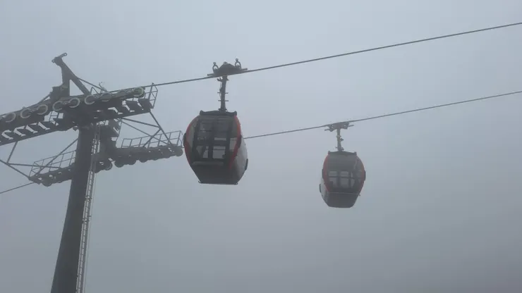 第二段纜車,已經霧濛濛了