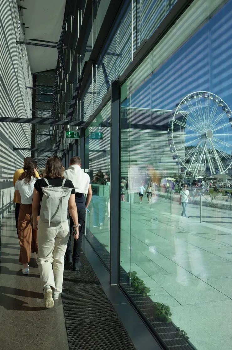 往歌劇院後台的路上