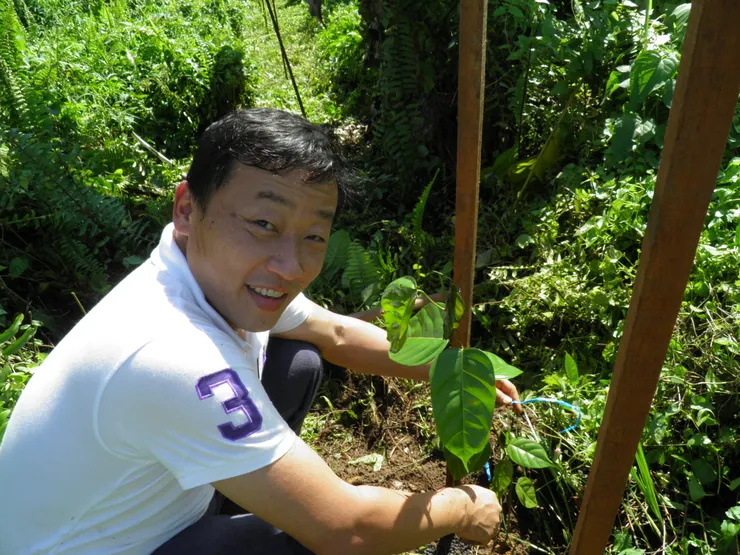 ▲主辦種樹活動的是古晉當地木材商：吳理賢。