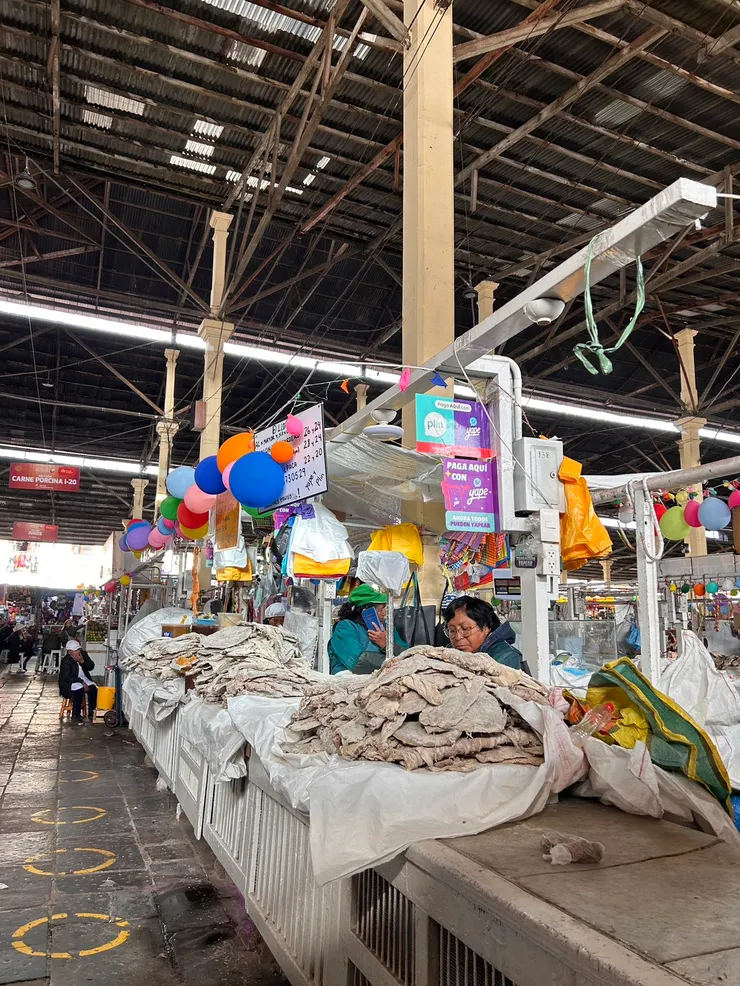 祕魯阿姨顧店中