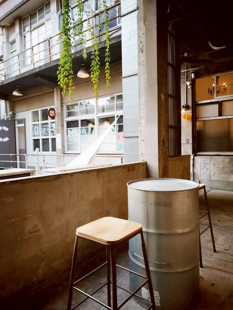 提供遊客休憩的桌椅