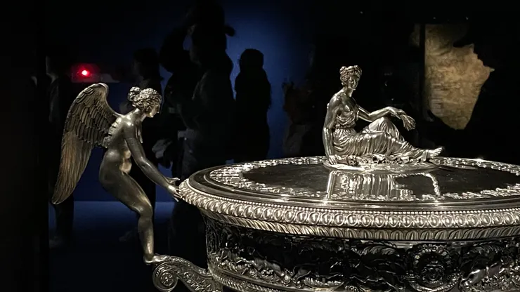 這是「蓋碗」的局部，尚-巴提司特．克洛德．奧迪奧，鍍銀青銅，巴黎裝置藝術博物館。它有三百多個零件，可以完全拆解、組裝，使用於19世紀的法式宴席。