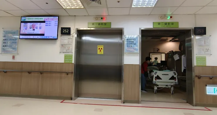 插卡報到領了單先推去照電光