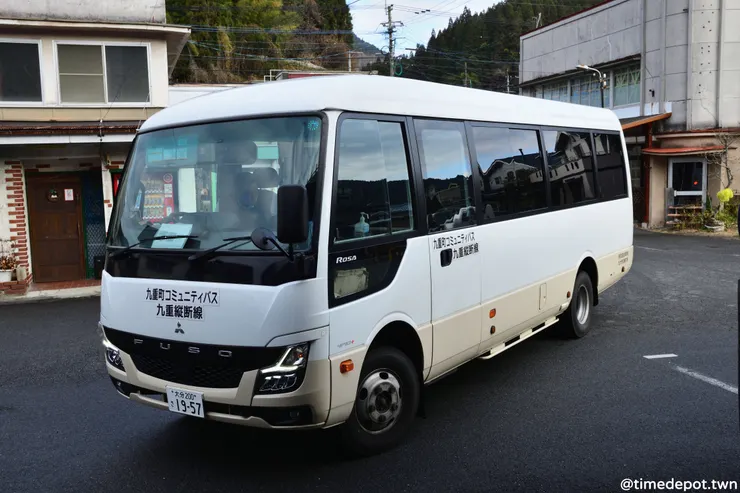 開往長者原的九重縱斷線公車