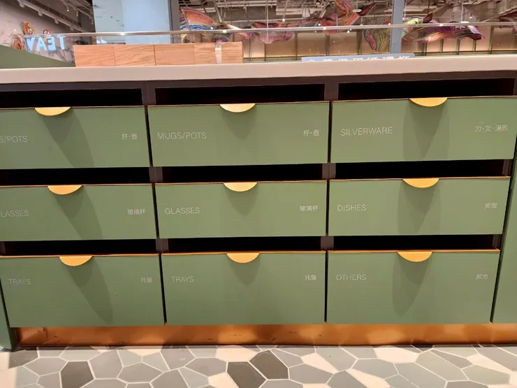 星巴克室內回收區(杯壺、餐具、托盤)