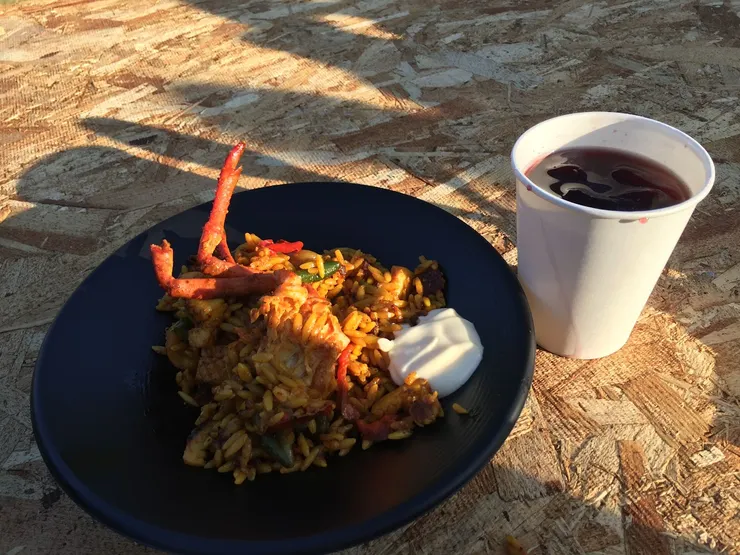 在溫暖的陽光下野餐，別有一番風味。（作者拍攝）