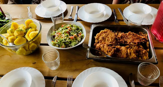 擺盤前的炸豬排