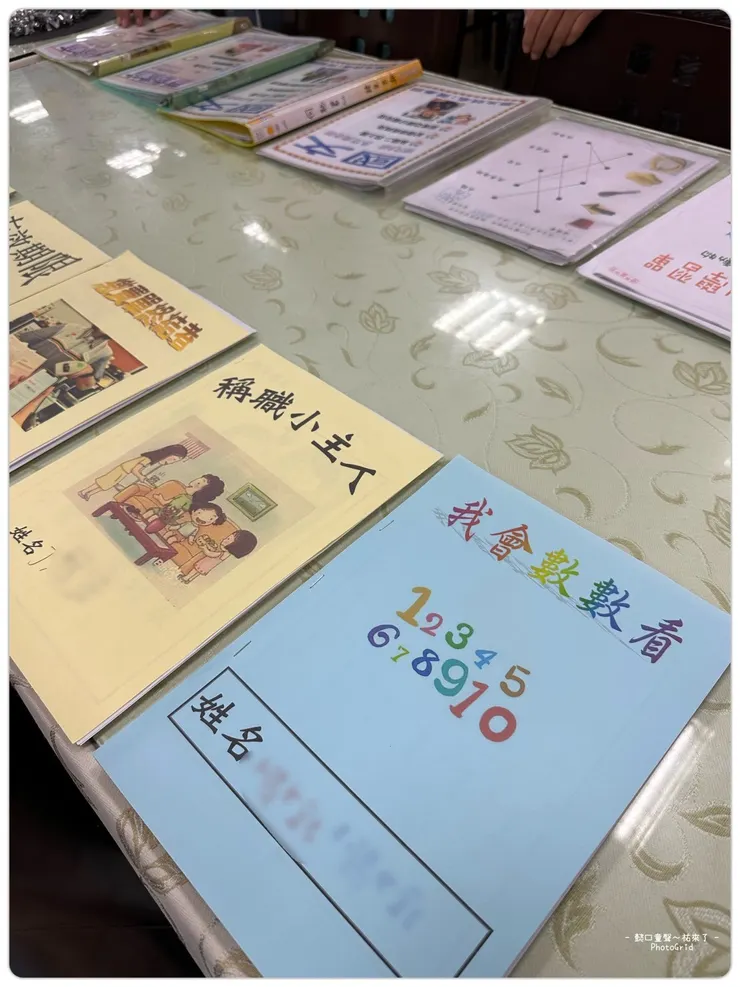 有的學校會陳列孩子的作品。這樣的作品通常是能力還不錯的特教生做的。