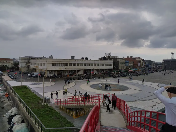 從橋上看竹圍漁港直銷中心