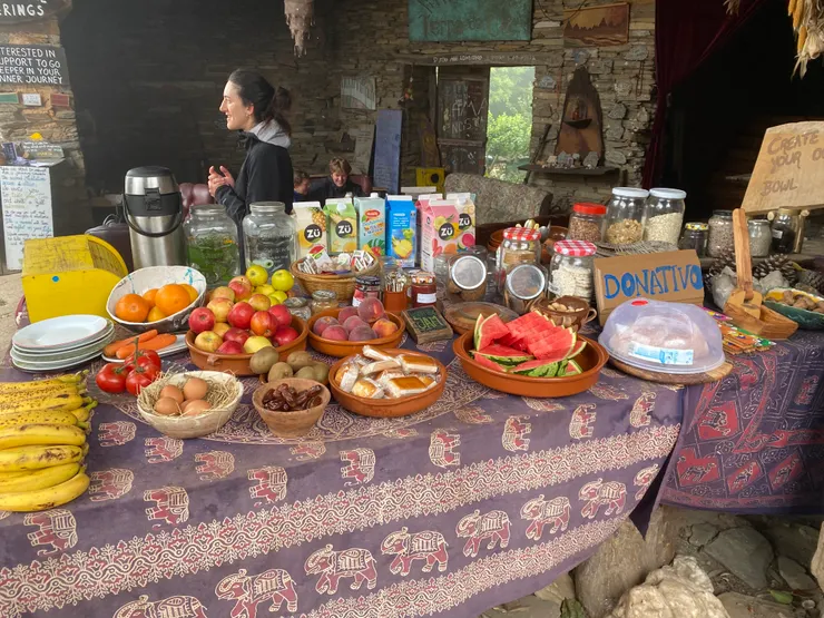 路上的donation 食物站,超棒的,是暖心的存在。