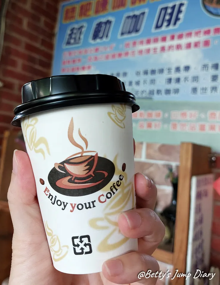 ▲桃園龍潭「穧粑崠咖啡農場」、「越軌咖啡」/ 圖片來源：Betty's Jump Diary