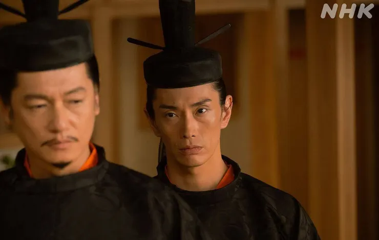 道隆背後一涼……