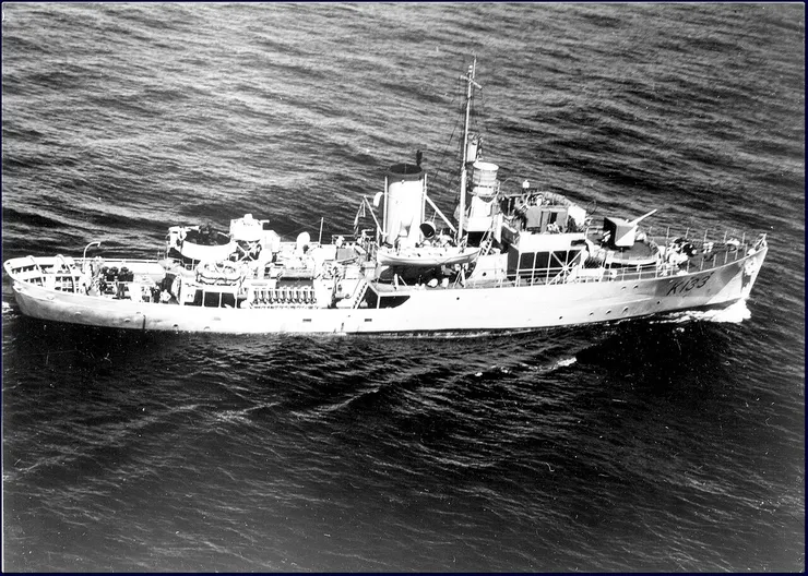 拍攝於1942年9月10日的奎斯內爾號，在溫哥華島附近