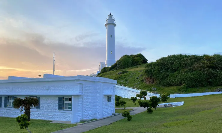 【綠島燈塔】純白園區超好拍＆秘境天然海水游泳池—烏油窟