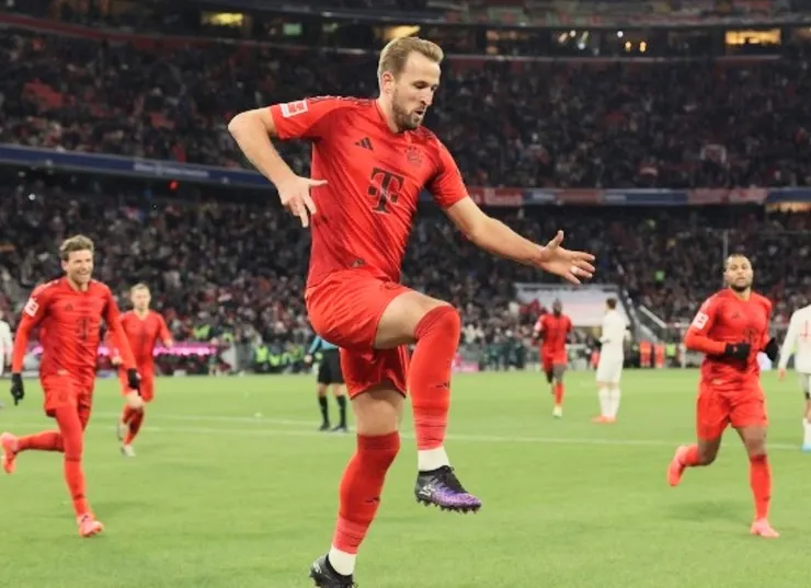 哈利簡尼完成帽子戲法後開心慶祝