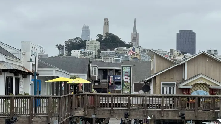 Salesforce摩天大樓、柯伊特塔、泛美金字塔還有金門大橋圖