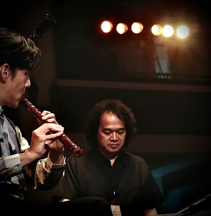 Resound節目製作人歐聰陽(右一)