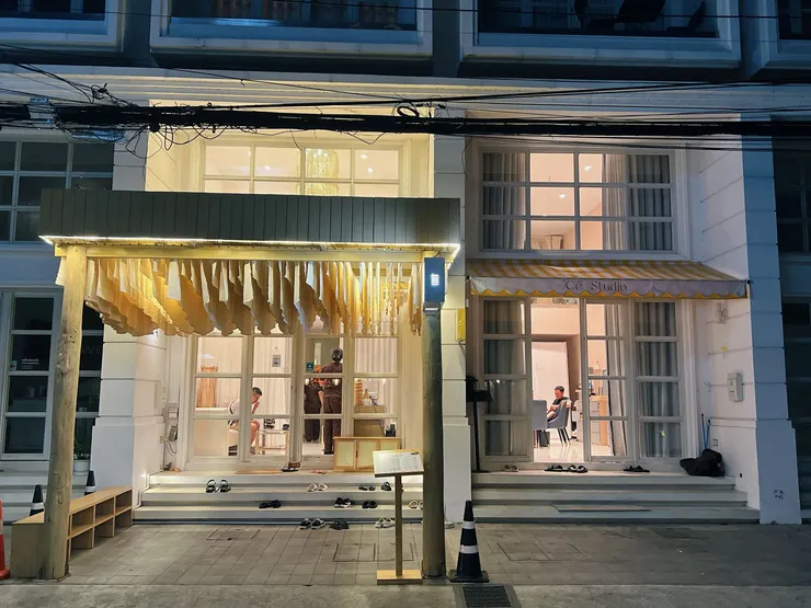 左 - Rest massage (腿部按摩 1小時฿400元)