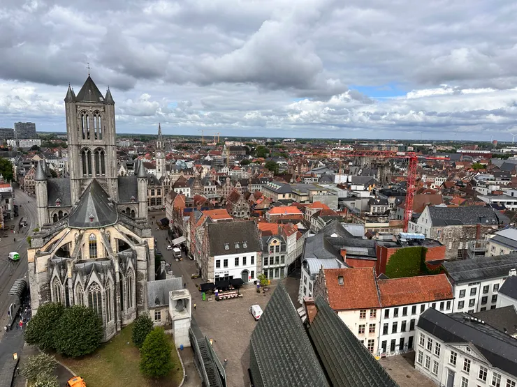 2025/7，左邊是聖尼閣老教堂