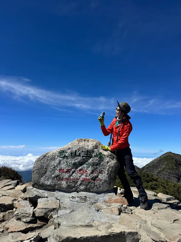雪山主峰喝雪山啤酒─很應景