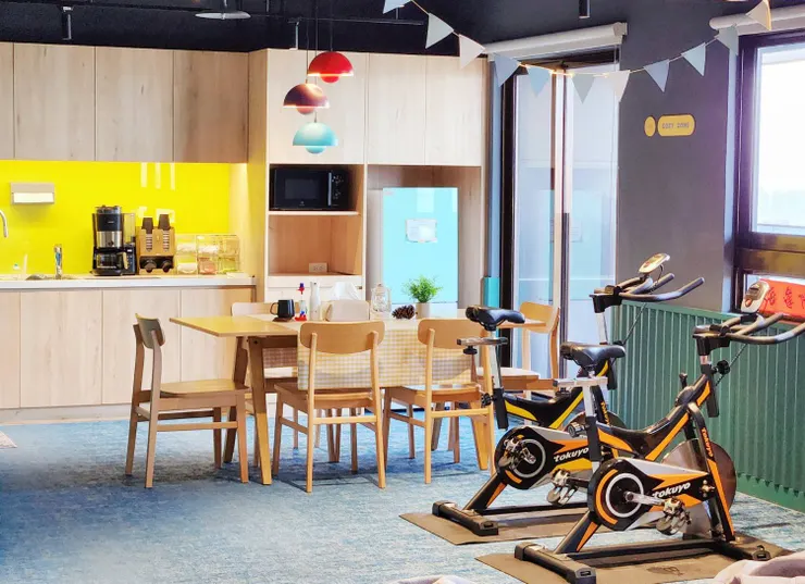 用餐區：吃飽喝足再出發