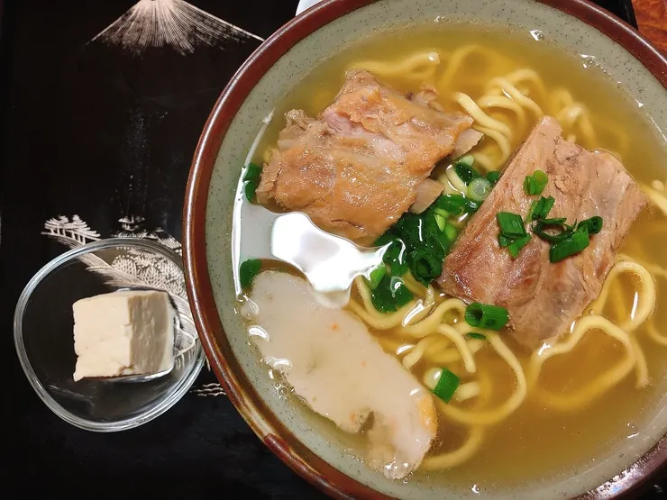 軟骨肉超好吃的沖繩麵