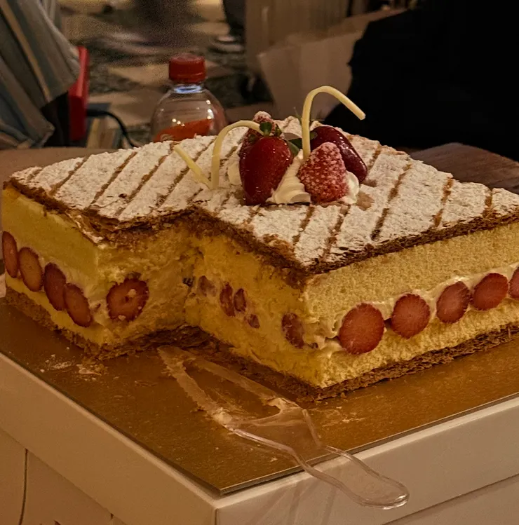 朋友的生日蛋糕之，長大很快，但每次吃蛋糕，還是都很開心誒！