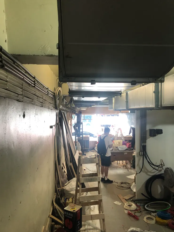 配管完成，開始拉線。