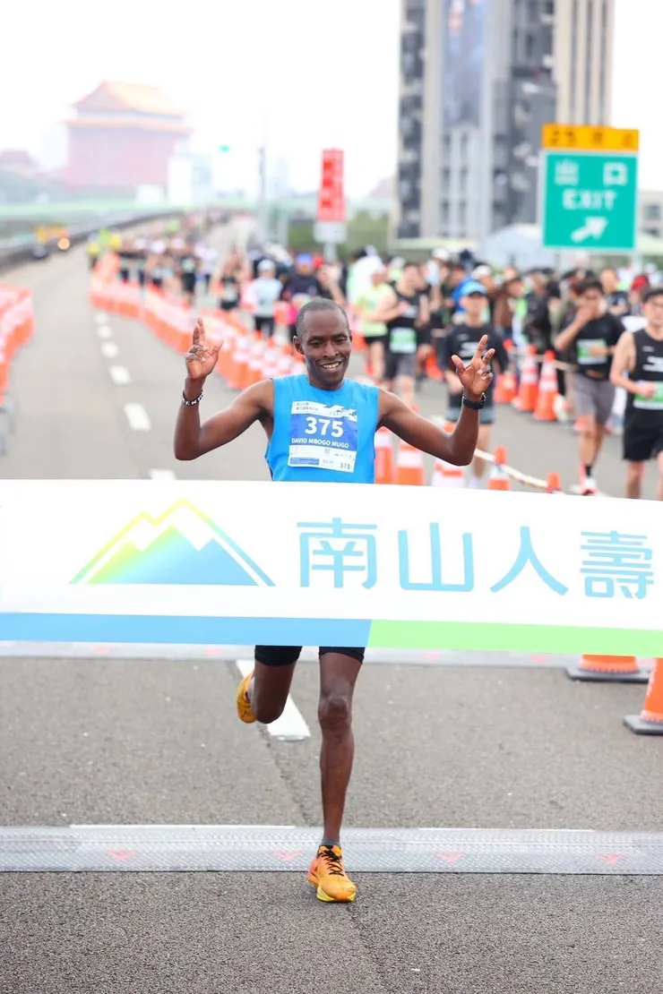 全馬男一 DAVID MBOGO MUGO（肯亞）