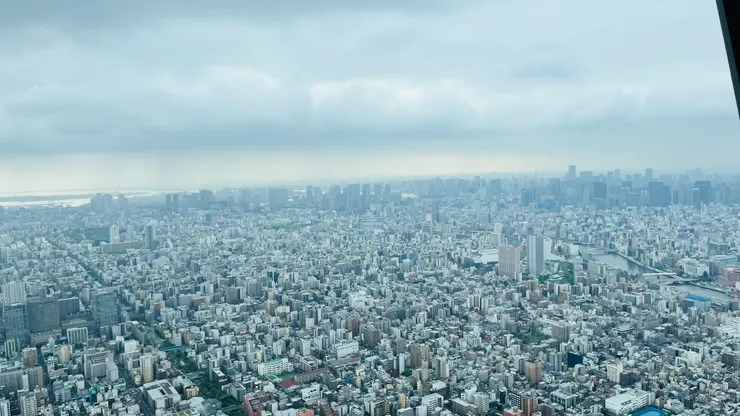 灰濛濛的天際線也是一種美。