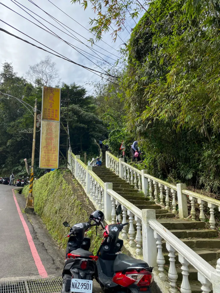 烘爐地登山步道入口
