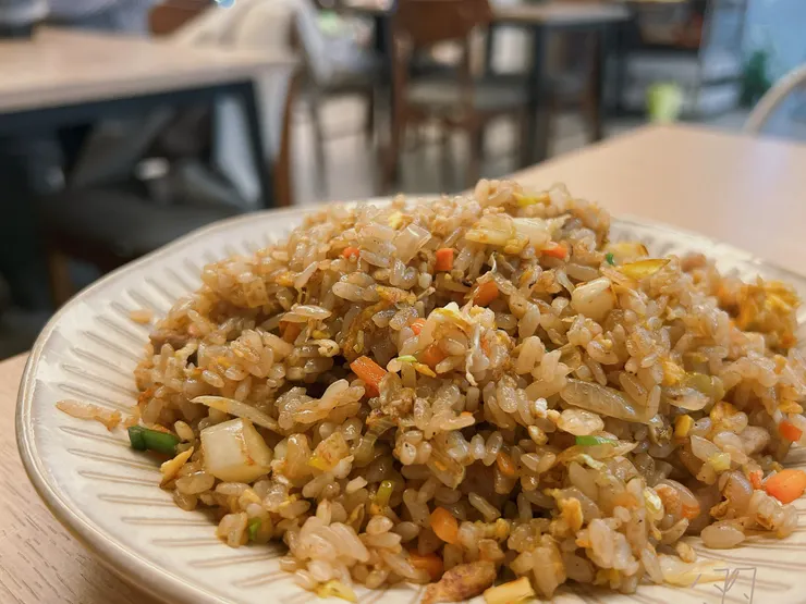 鍋香氣十足的肉絲炒飯