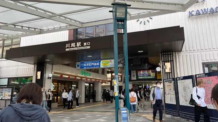 2間鐵道共用一個站房。